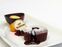 Image: 10 addresses selling the best Chocolate Lava Cake in Ho Chi Minh City.
