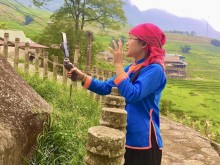 Image: Ethnic girl opens online tour, bringing tourists to discover Sapa through the screen