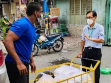 Image: HCMC Lockdown Indian Restaurant Owner Donates Hundreds of Meals to Struggling Residents