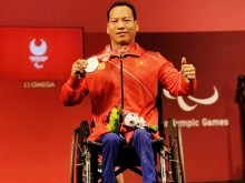 Image: Vietnamese Weightlifter Wins Silver at Tokyo 2020 Paralympics