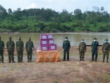 Image: Vietnamese Cambodian Border Guards Join Hands in Covid Fight