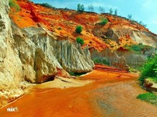 Image: The stream is orange-red in Binh Thuan