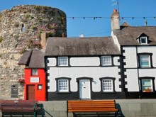 Image: Smallest House of Great Britain The Old Quay House Attracts 55 000 Guests Each Year