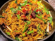 Image: Stir-fried vermicelli with turmeric – a delicious specialty and famous “cough treatment” of Hue