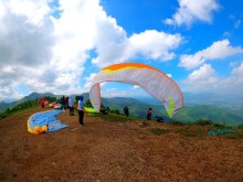 Image: Experience camping, paragliding after loosening the distance in Hanoi