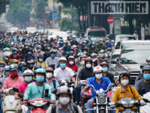 Image: New normal HCMC streets: The first day of next week, the traffic is crowded