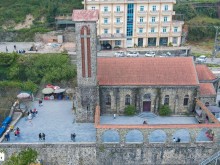 Image: Admire the hundred-year-old ancient stone church in “miniature Da Lat” adjacent to Hanoi