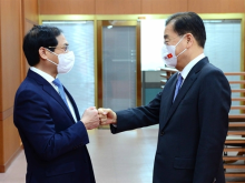 Image: VN, RoK ministers discuss improving their strong relationship