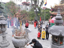 Image: Lunar New Year visit to pagodas - long-lived tradition