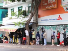 Image: Wait an hour to buy fried chicken rice