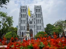 Image: Hanoi Cathedral has an ancient look thanks to its antique imitation paint￼