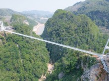 Image: The world’s longest pedestrian glass bridge is about to welcome guests in Moc Chau