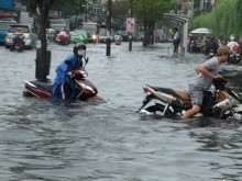 Image: Hanoi is about to rain once more: Bikes are flooded, what must be executed in the midst of the engine?