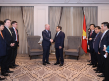 Image: PM urges big funds to expand investment in Vietnam