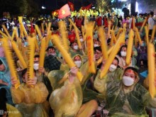 Image: People in Ho Chi Minh City and Hanoi cheered for Vietnam U23 in the rain