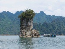 Image: The bridge stone pile is found in the middle of the Na Hang hydroelectric lake