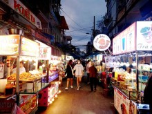 Image: Full of delicious dishes on Ho Thi Ky food street