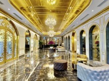 Image: The international newspaper expressed surprise when seeing the hotel “sparkling gold” in the middle of Hanoi