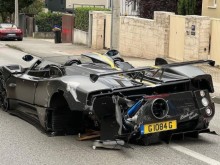 Image: The uncommon Pagani Zonda supercar value 400 billion has its tail damaged and its wheels misplaced