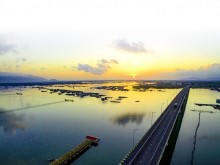 Image: Cha Va Vung Tau river raft village – paradise to relax and eat seafood freely