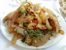 Image: “Crispy” buffalo skin dish, pickled without lemon, and vinegar in Son La
