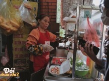 Image: Inundated with famous dishes in “snacks paradise” Dang Van Ngu