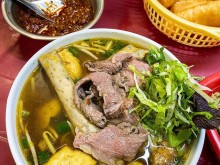 Image: The famous old, delicious noodle shops in Hanoi