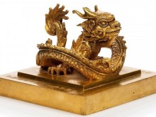 Image: Vietnam seeks to repatriate Nguyen dynasty antiques put up for auction