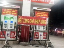 Image: Fuel shortage drags on in Can Tho, Binh Duong