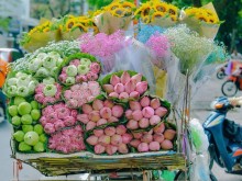 Image: Hanoi is surprisingly beautiful on the flower carts down the street