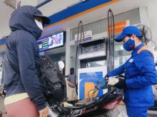 Image: Petrolimex gas stations in Hanoi stay open 24/7