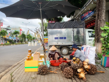 Image: Western couple selling strange coconut dishes, attracting customers