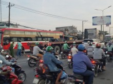 Image: HCMC bans trailer trucks from entering inner-city streets