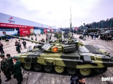 Image: Close-up of modern military weapons at Vietnam International Defense Exhibition 2022