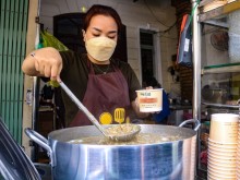 Image: What secret makes 9X girl sell 10,000 boxes of crab soup “fast as lightning”