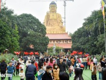 Image: Hanoi pagoda has the tallest Buddha statue in Southeast Asia to welcome thousands of visitors/per day