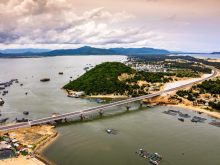 Image: The bridge crossing the sea of ​​nearly 250 billion in Binh Dinh “attracts” visitors to check in during Tet