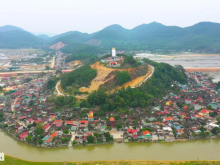 Image: A glass bridge supported by a giant hand first appeared in Thanh Hoa