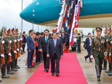 Image: Vietnamese PM begins official visit to Laos