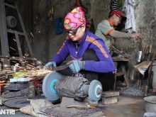 Image: The noisier the craft village, the more money people spend on Tet