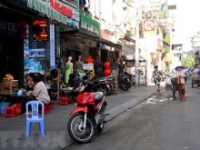 Image: Commercial sidewalk use may be charged by HCMC authorities