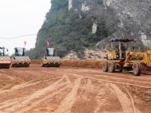 Image: Material shortage seen setting back cross-nation expressway project
