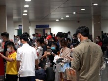 Image: Two carriers conduct nearly 400 ferry flights from Tan Son Nhat airport