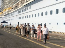 Image: Luxury cruise ship brings 3,500 int’l tourists to Vietnam