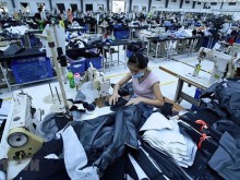 Image: Over 32% of apparel firms remain closed in Hanoi