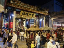 Image: The custom of borrowing luck in a hundred-year-old temple in Saigon