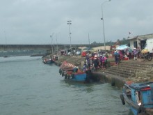 Image: Two large harbors in central Vietnam face closure