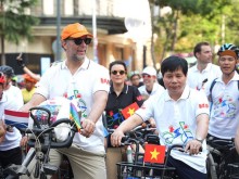 Image: Cycling tour held in HCMC to mark 50th year of Vietnam-Netherlands ties