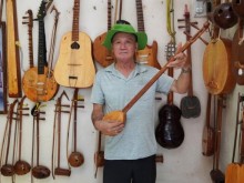 Image: Artists make musical instruments from coconut trees