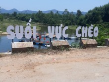 Image: Discover Vuc Cheo Stream – a unique natural wonder of Quang Binh